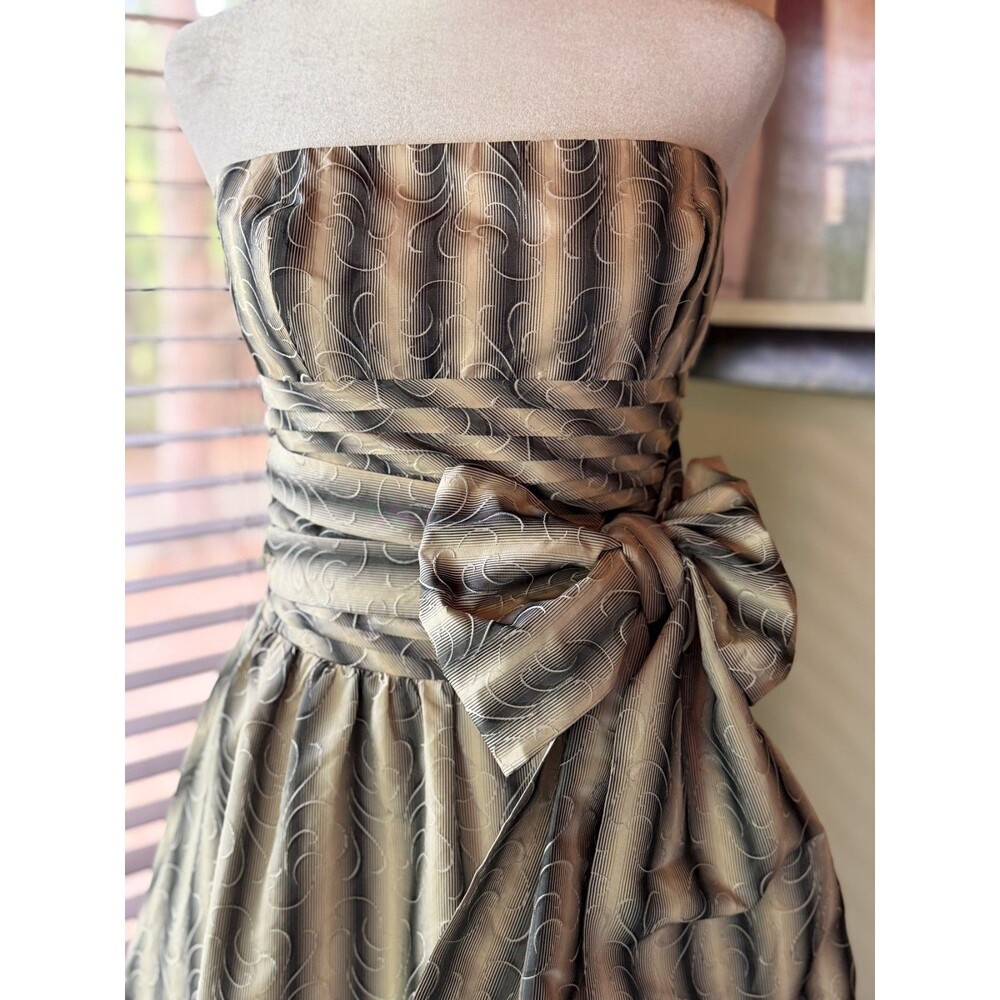BCBGMAXAZRIA Strapless Striped Bubble Hem Cocktail Dress Size 4 Metallic Bow